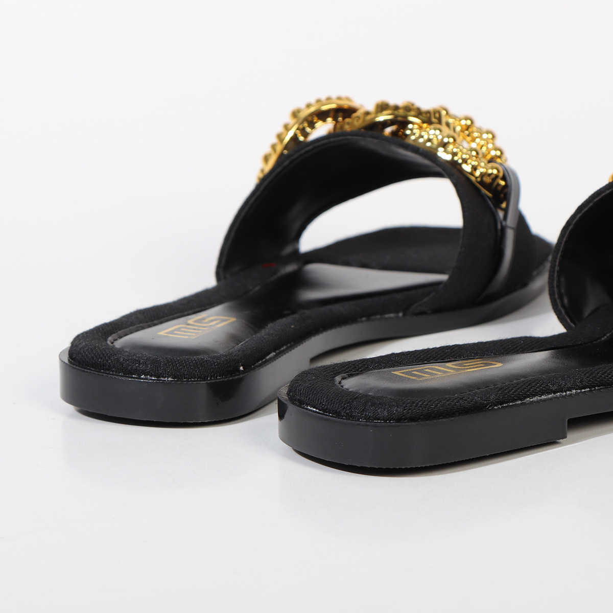 Wholesale Foreign trade large size chain flat slippers female 2025 summer new European and American fashion casual fashion slippers wholesale
