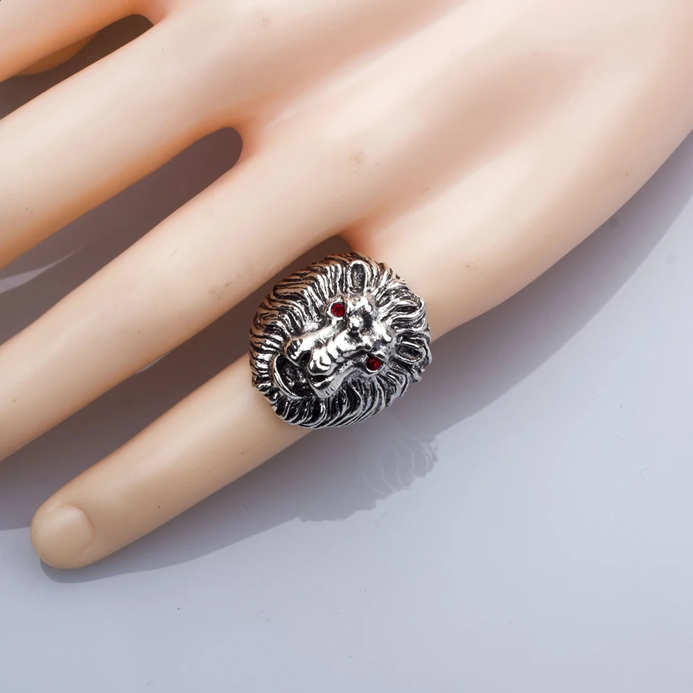 Wholesale 20/50pcs/Lots Crystal Vintage Silver Color Gothic Skull Punk Mix Style Biker Metal Jewelry Mens Rings 250117