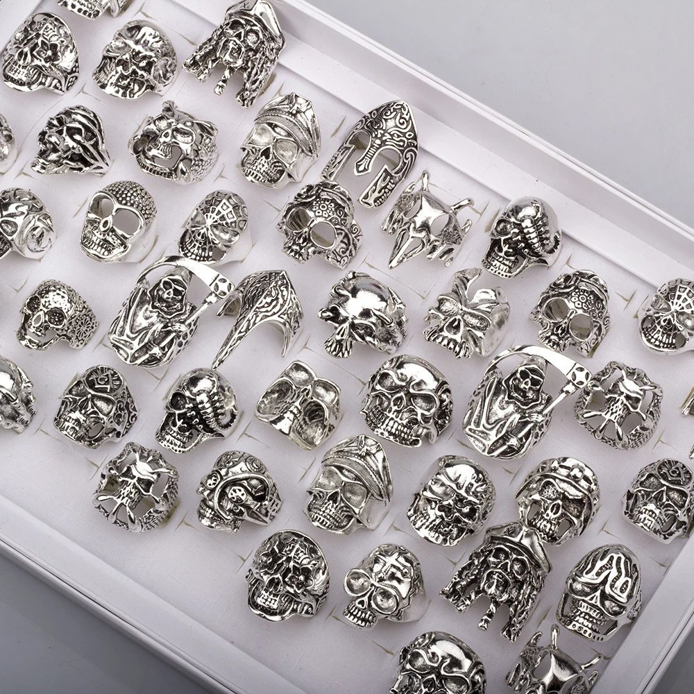 40 Pcs/Lot Gothic Punk Big Skull Rings for Women Men Skullies Biker Vintage Antique Silvery Charm Jewelry Accessories Wholesale 250117