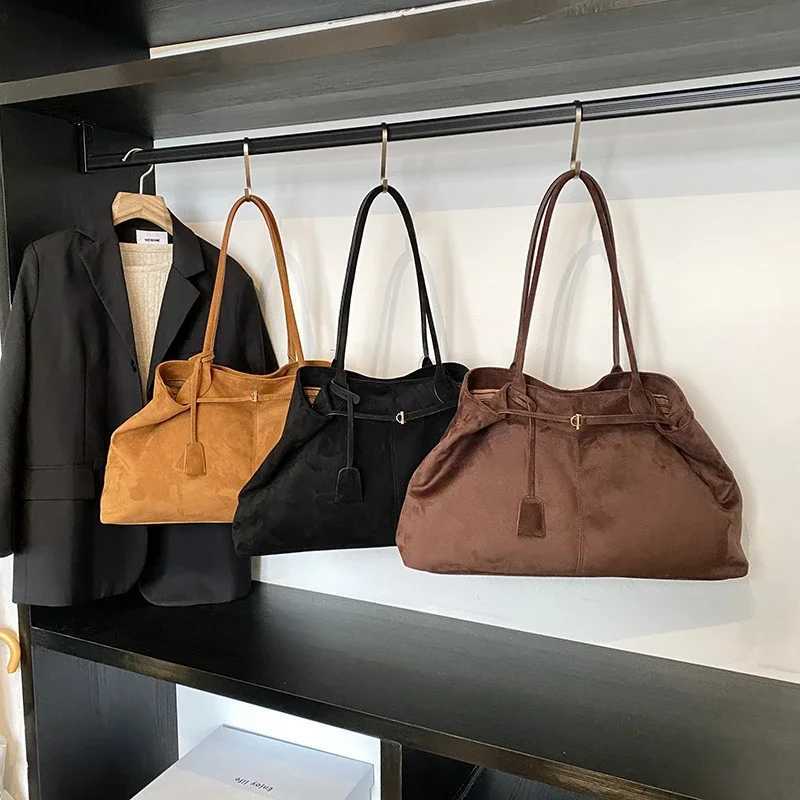 New Arrival Velvet Zipper New Product Large Tote Bag Solid Large Capacity Popular Fashion Shoulder Bag Soft Simple Commuter Handbag Z250118