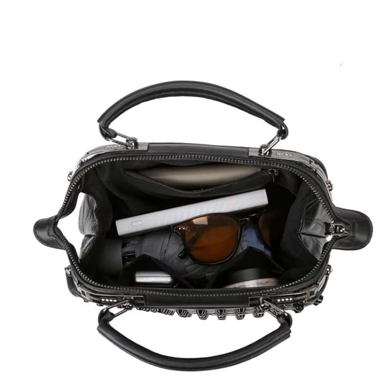 Original Brands Designer Handbag Women 2025 New In Fashion Rivet Casual Shoulder Large Capacity Trend Chic Crossbody Bag