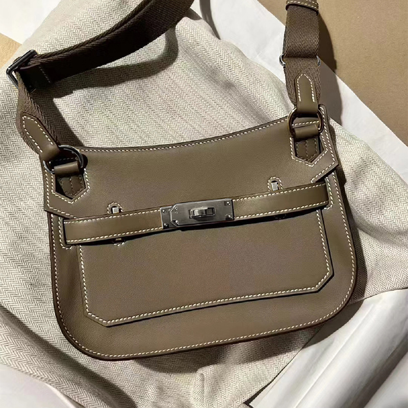 2025 Korean version new top layer cowhide gypsy niversal women's bag, single shoulder crossbody fashionable men's bag