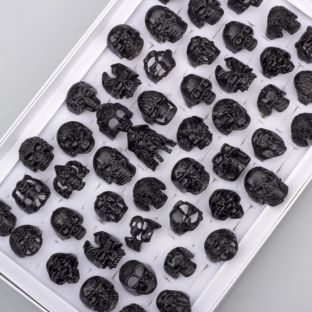 40 Pcs/Lot Gothic Punk Big Skull Rings for Women Men Skullies Biker Vintage Antique Silvery Charm Jewelry Accessories Wholesale 250117