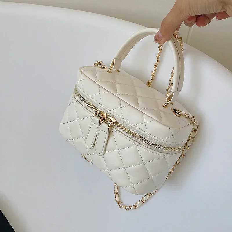 Fi Solid Color PU Shoder Bag with Flap Pocket 2024 New High Quality Internal Cpartment Wens Handbag Z250205