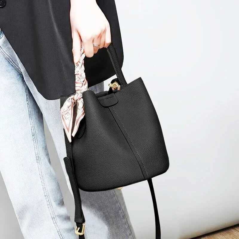 Senior Bag Wan 2024 New Texture Niche Crossbody Purse Super Soft Package Stylish Hand Bucket Bags High Quality Body Cross Bag Z250205