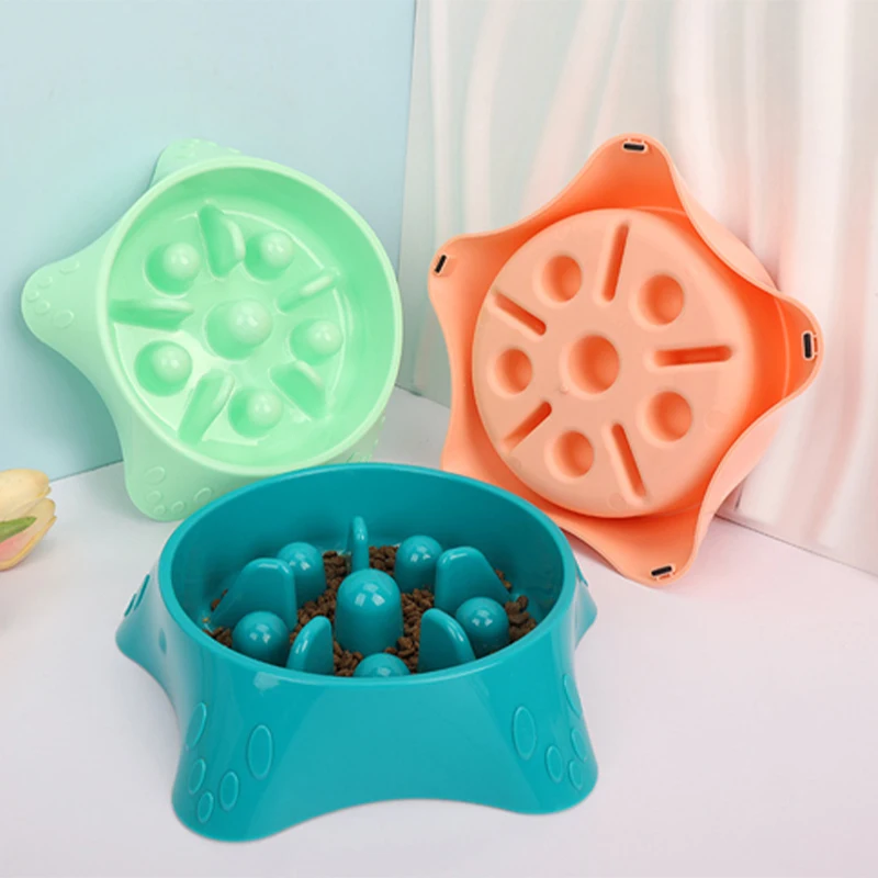 162580 Plastic cat bowls are available in a variety of styles: rich colors and shapes to meet the aesthetic tastes of different owners and the needs of cats