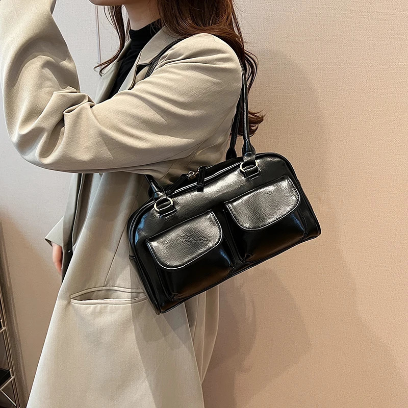 2025S New Free Shipping Designer Bag MOODS Shoulder Bags For Women Retro Multi Pockets Big Capacity Underarm Boston Pillow Bag 2 Er Handbags