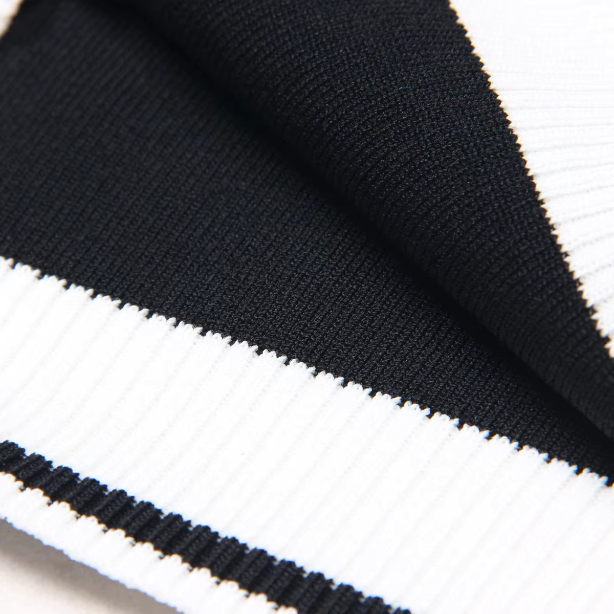 SML High Quality In Stock Summer 2025 New Sleeveless Short Knitted Lady Versatile Vest Halterneck Camisole Women's Top