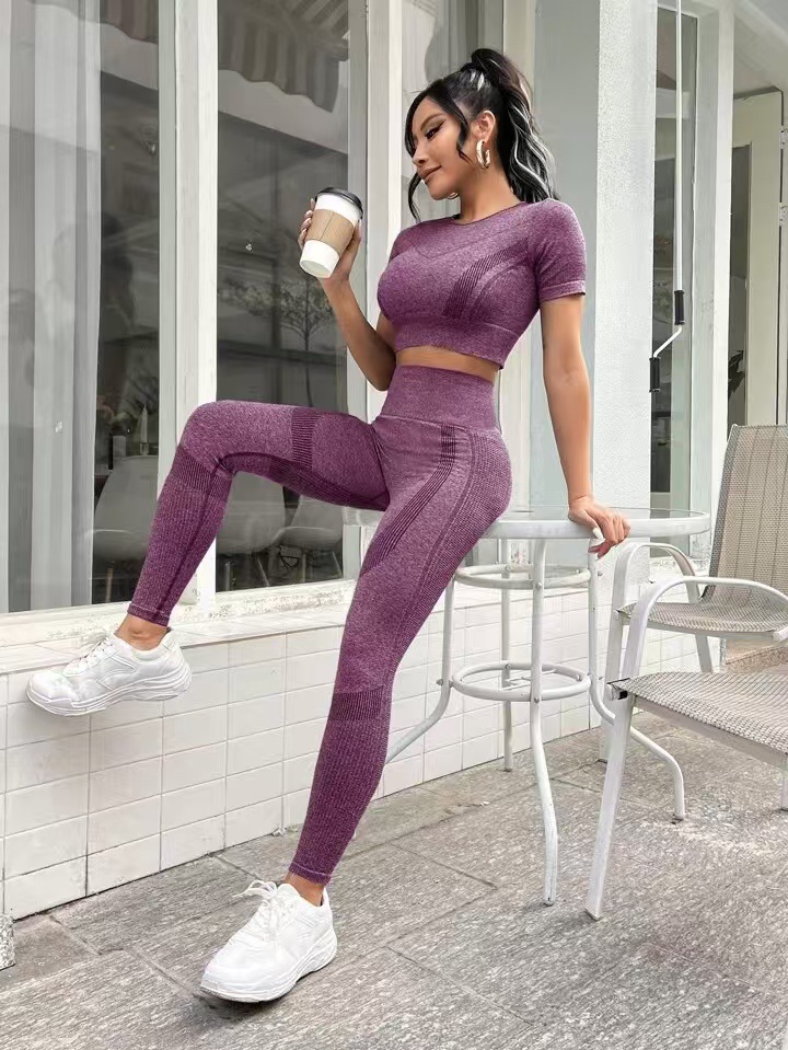 Designer European and American women's high-end versatile yoga suit short sleeved peach hip pants fitness suit casual sports suit