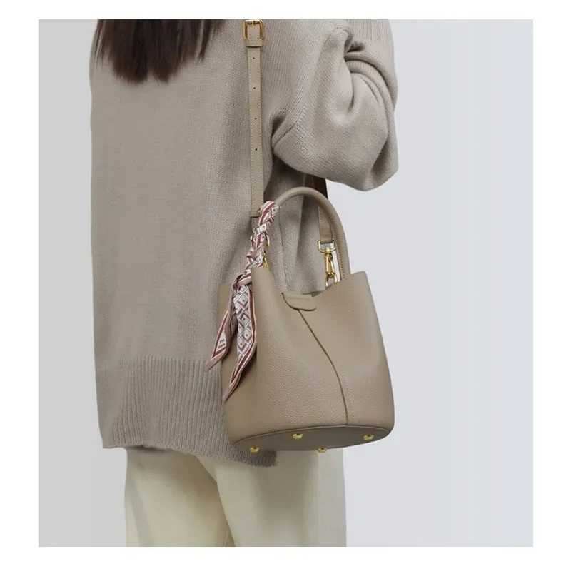 Senior Bag Wan 2024 New Texture Niche Crossbody Purse Super Soft Package Stylish Hand Bucket Bags High Quality Body Cross Bag Z250205