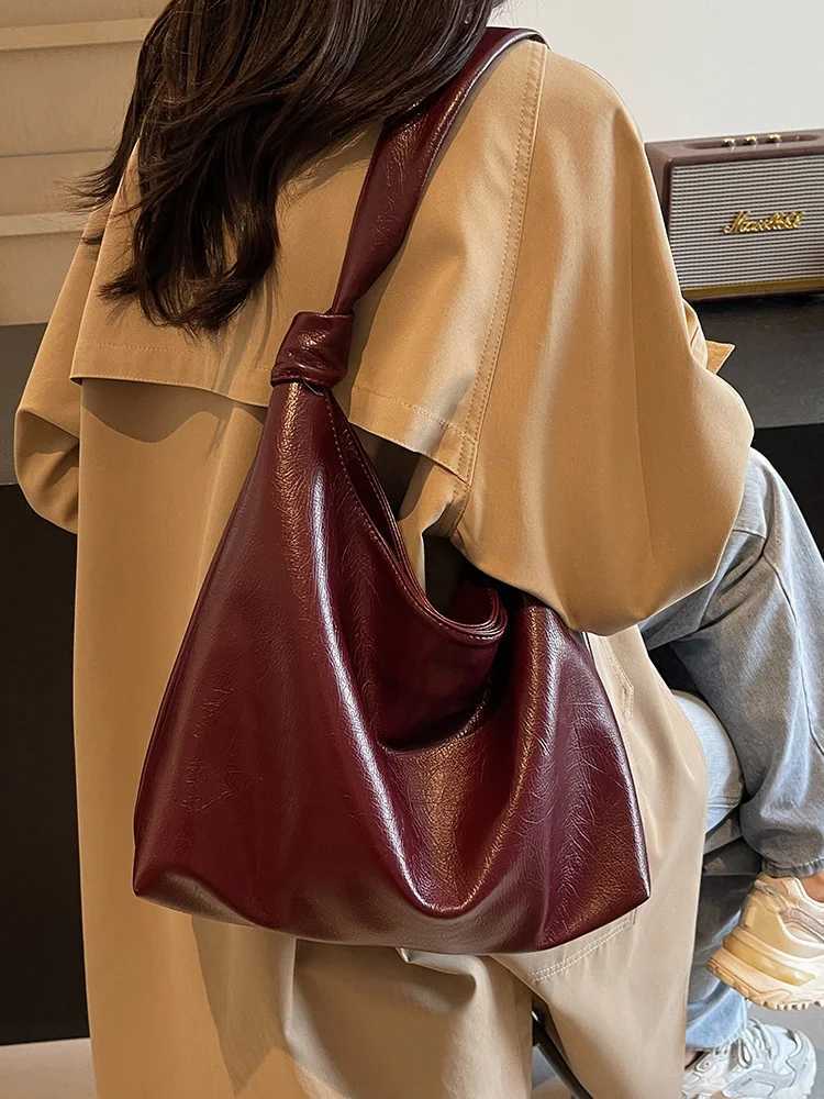 Ladies Vintage Burgundy Large Capacity Cmuting Tote Bag 2024 New Magnetic Buckle Closed Crossbody Bag Classic Shoder Bags Z250205