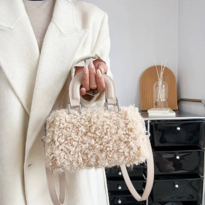 Winter Vintage Artificial Lamb Wool Boston Handbag Womens Soft Fluffy Small Single Shoulder Bag Plush Crossbody Faux Fur 250122