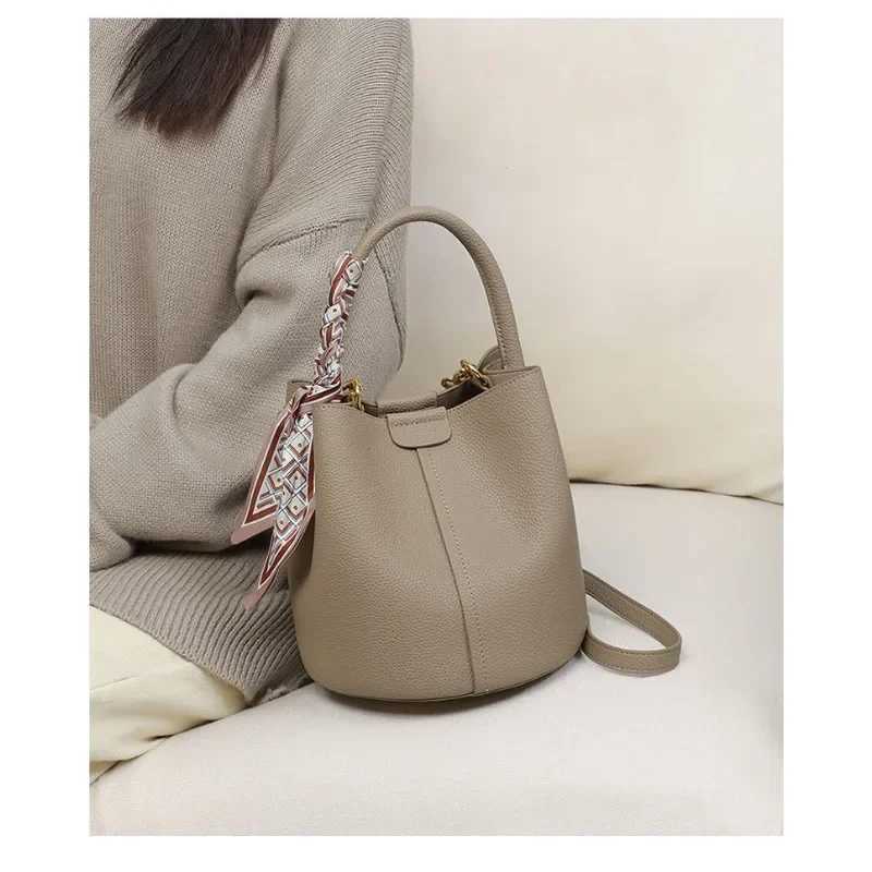 Senior Bag Wan 2024 New Texture Niche Crossbody Purse Super Soft Package Stylish Hand Bucket Bags High Quality Body Cross Bag Z250205