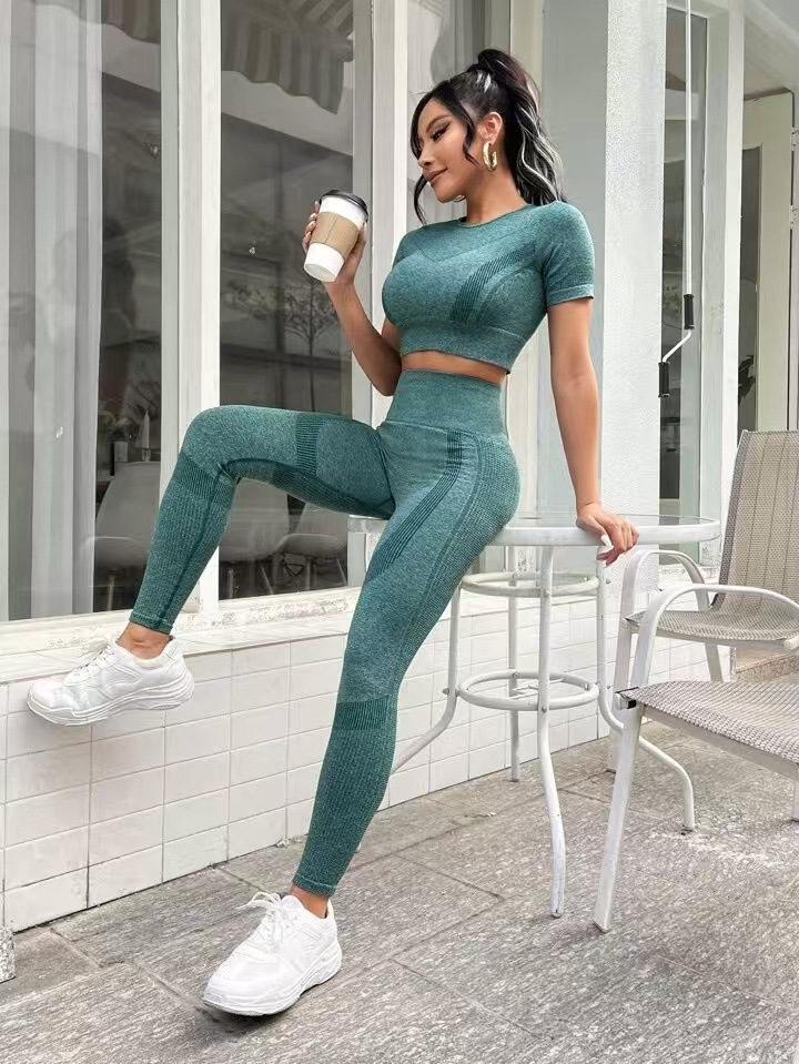 Designer European and American women's high-end versatile yoga suit short sleeved peach hip pants fitness suit casual sports suit