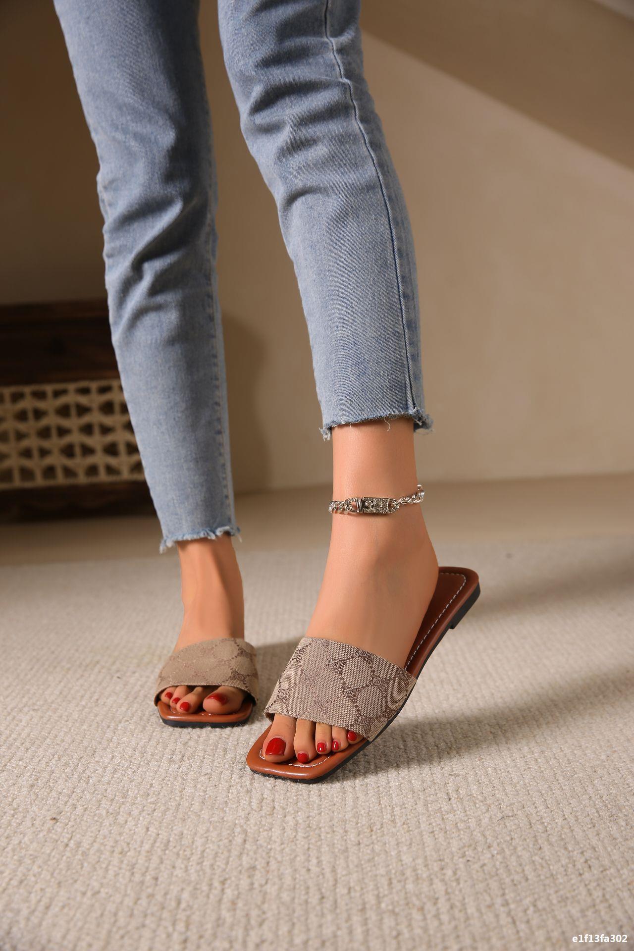 2025 summer new square head round head wearing beach slippers flip-flops large size flat slippers 36-43
