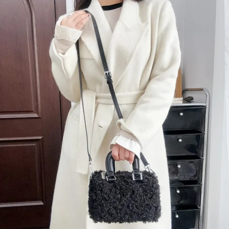 Winter Vintage Artificial Lamb Wool Boston Handbag Womens Soft Fluffy Small Single Shoulder Bag Plush Crossbody Faux Fur 250122