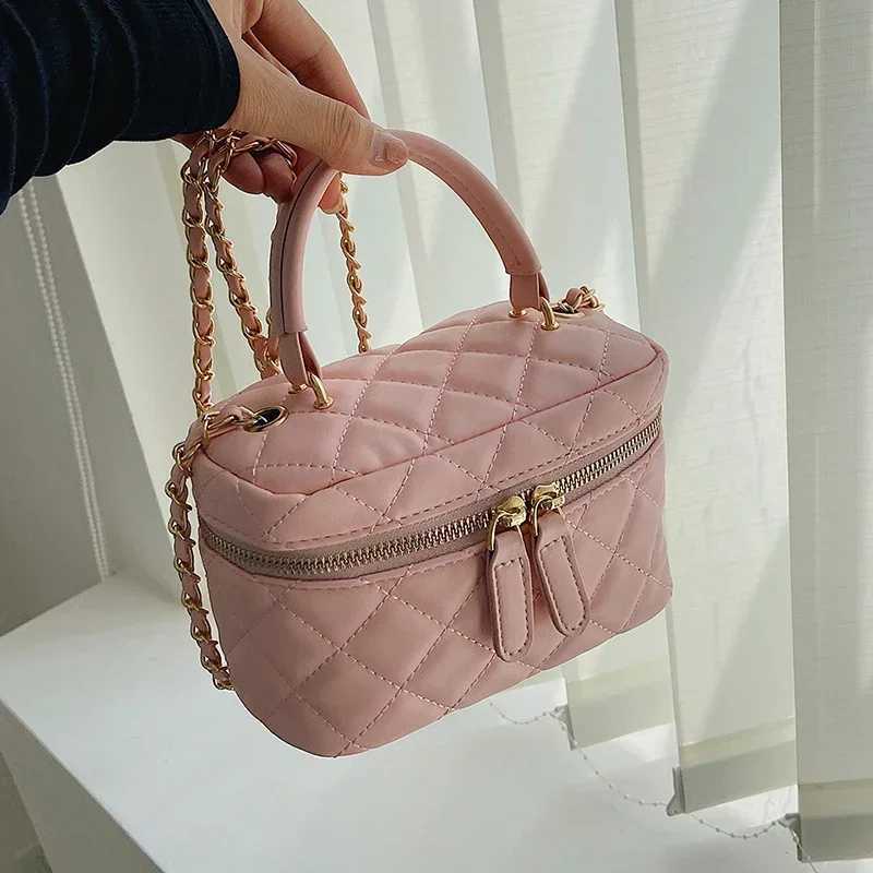 Fi Solid Color PU Shoder Bag with Flap Pocket 2024 New High Quality Internal Cpartment Wens Handbag Z250205