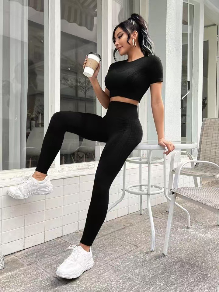 Designer European and American women's high-end versatile yoga suit short sleeved peach hip pants fitness suit casual sports suit
