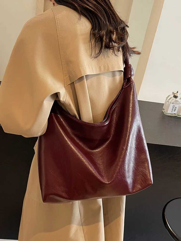 Ladies Vintage Burgundy Large Capacity Cmuting Tote Bag 2024 New Magnetic Buckle Closed Crossbody Bag Classic Shoder Bags Z250205