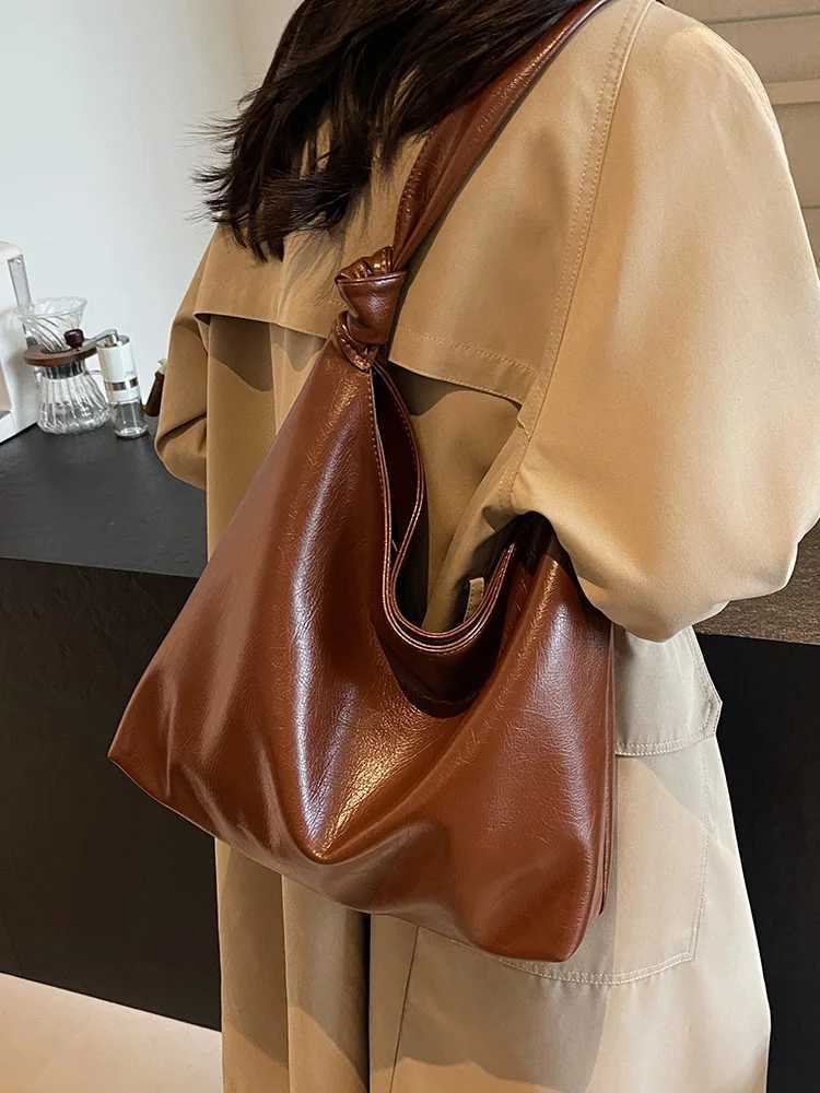 Ladies Vintage Burgundy Large Capacity Cmuting Tote Bag 2024 New Magnetic Buckle Closed Crossbody Bag Classic Shoder Bags Z250205