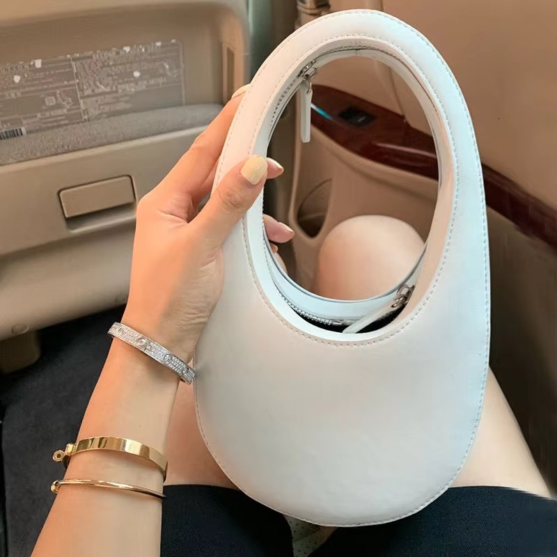 Sexy Crescent Oval Snake Pattern High Sense Brand Designer Handbag Personalized Fashion Women's Shoulder Bag