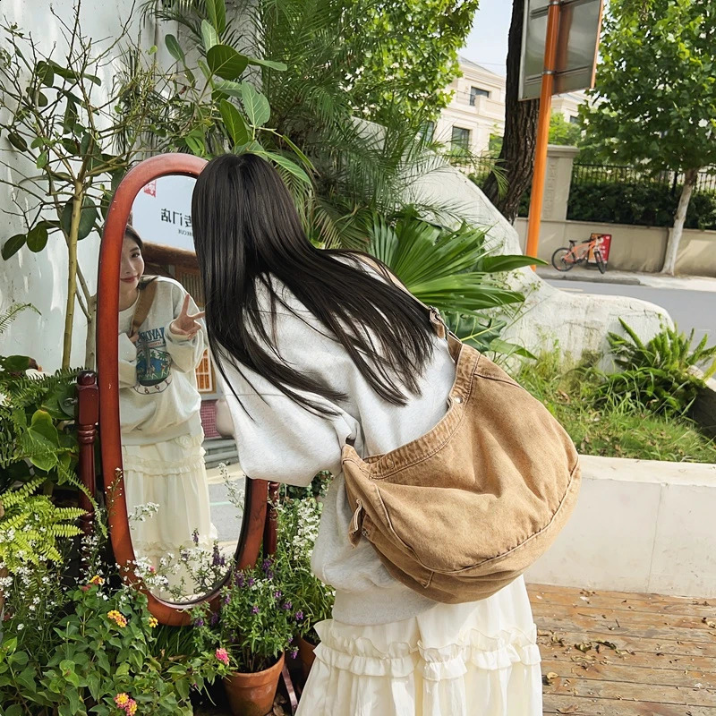 Retro fashion cross body homeless bag washed denim fabric multi pocket large capacity shoulder bag latest womens shopping bag 250303