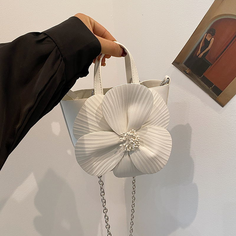 Bag 2025 Early Spring New Women's French Petal Creative Flower Handbag Shoulder Cross Chain Bag