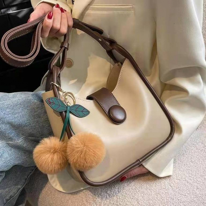 Bag French Niche Handbag For Women 2024, Popular In Spring Autumn This Year, New Trendy And Versatile Crossbody Bag, Fashionable Single Shoulder Armpi