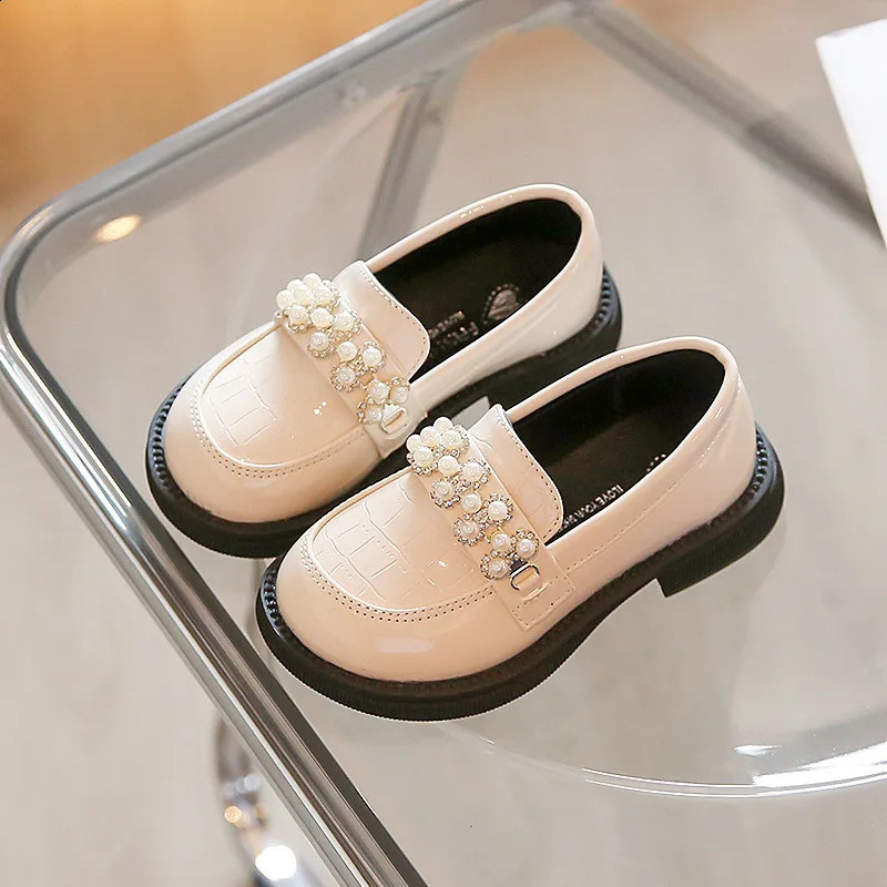 Spring and Autumn Childrens Leather Shoes Korean Fashion Kids Pearl Princess Shoes Girl Soft Sole School Casual Leather Shoes 250121a
