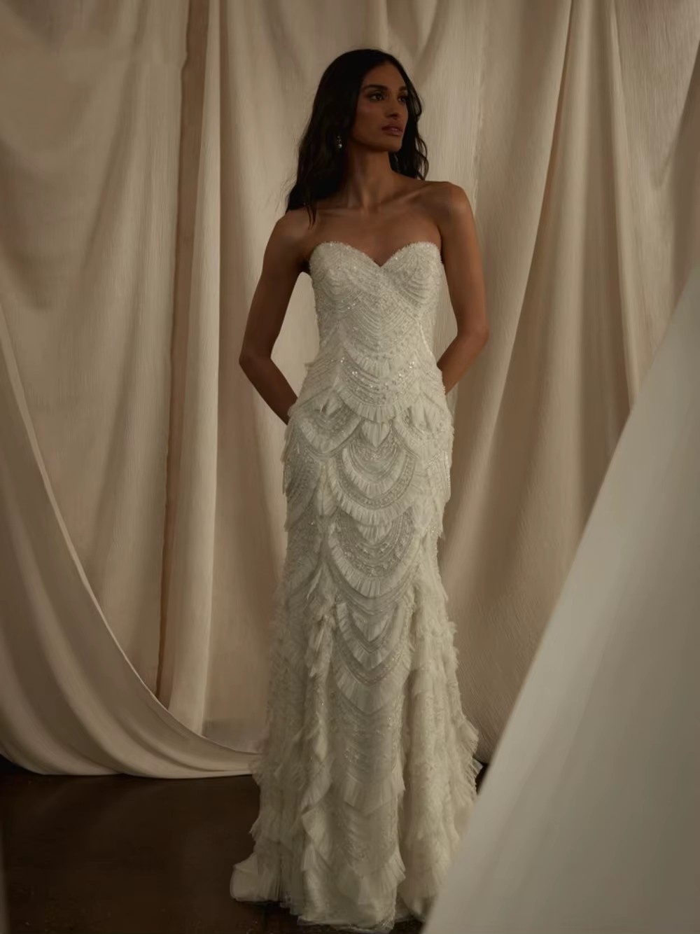 Fashion Bridal Dress Sequins Ruffles Wedding Sweetheart Neck Sleeveless Pleat Gown Sweep Train Customized Dresses Vestido De Novia