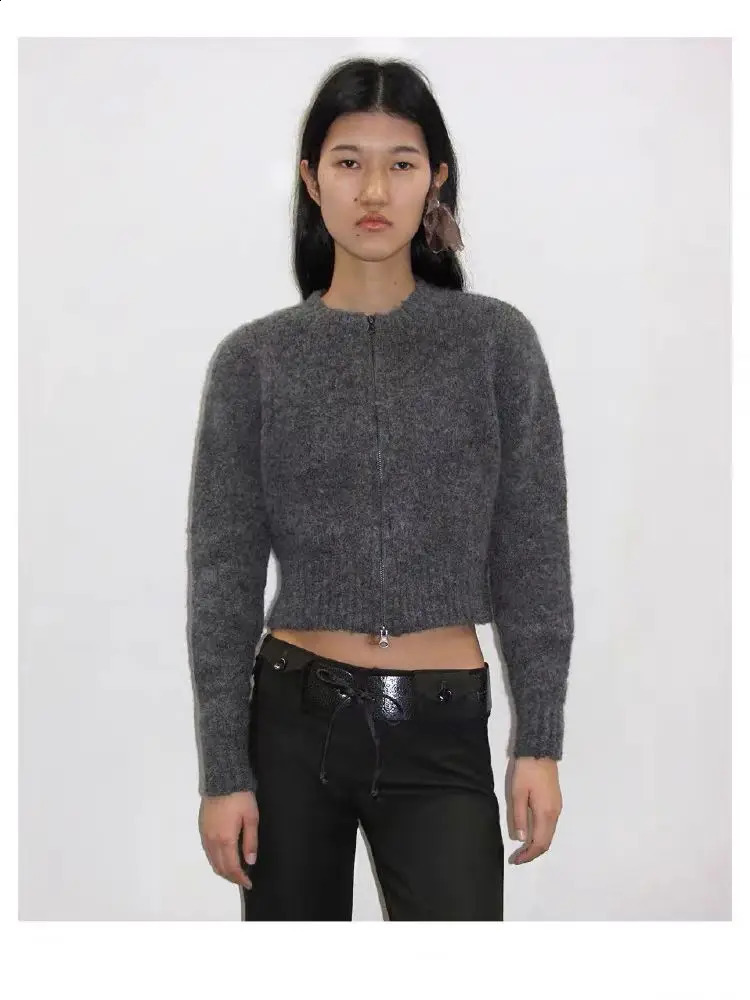 Spot wool Spanish blend letter embroidery knitted zipper cardigan top for women in autumn and winter 250206