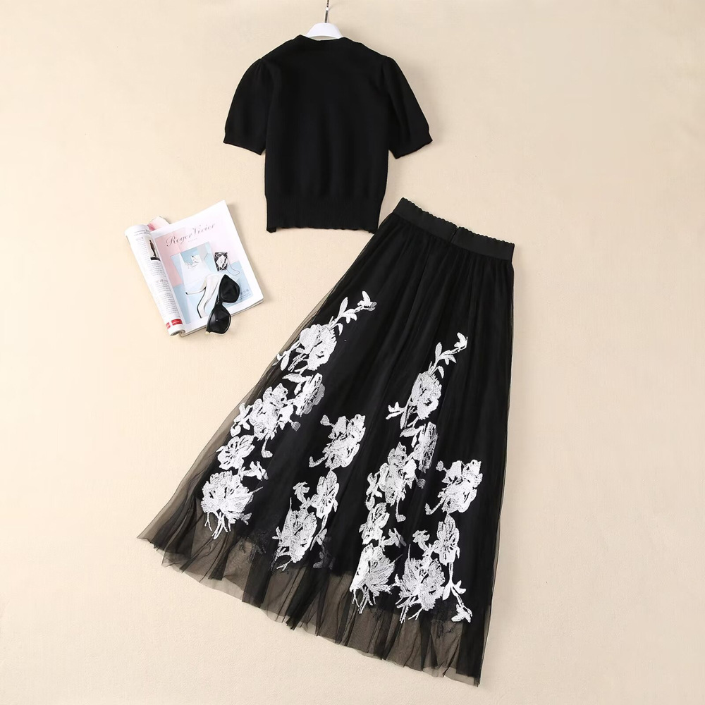 OC4135N8 Summer and Spring Daily Commuting Wool Knitted Sweater Round Neck Short Sleeve + Multicolored Mesh Embroidered Pattern Half Skirt Set Two Pie