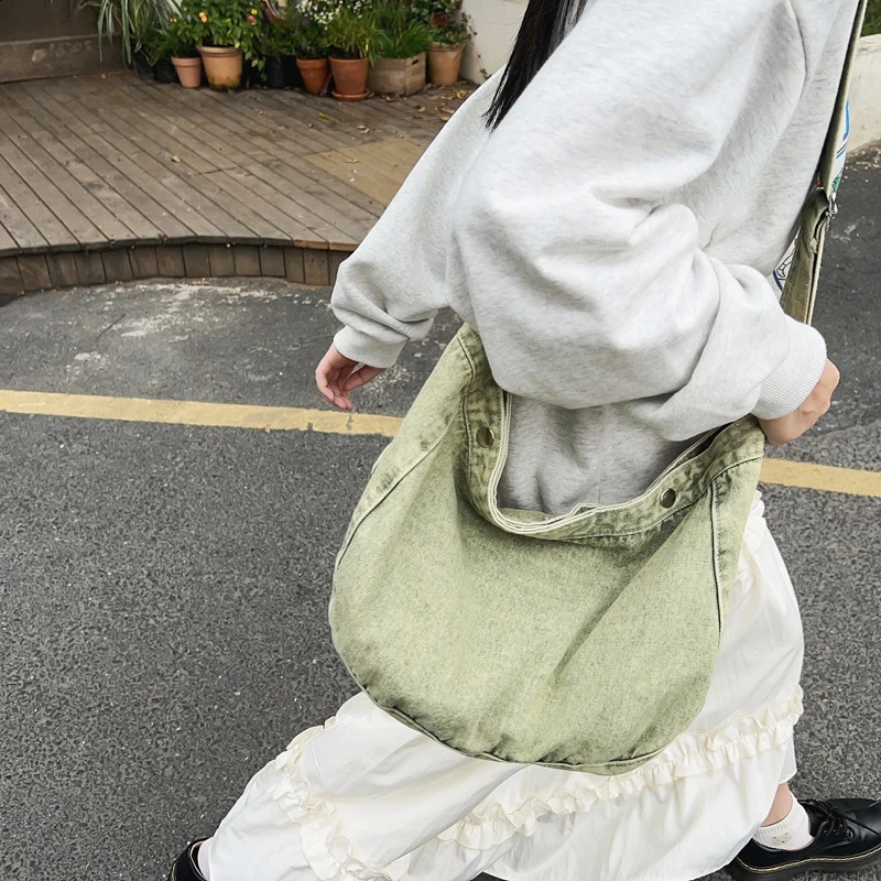 Retro fashion cross body homeless bag washed denim fabric multi pocket large capacity shoulder bag latest womens shopping bag 250303