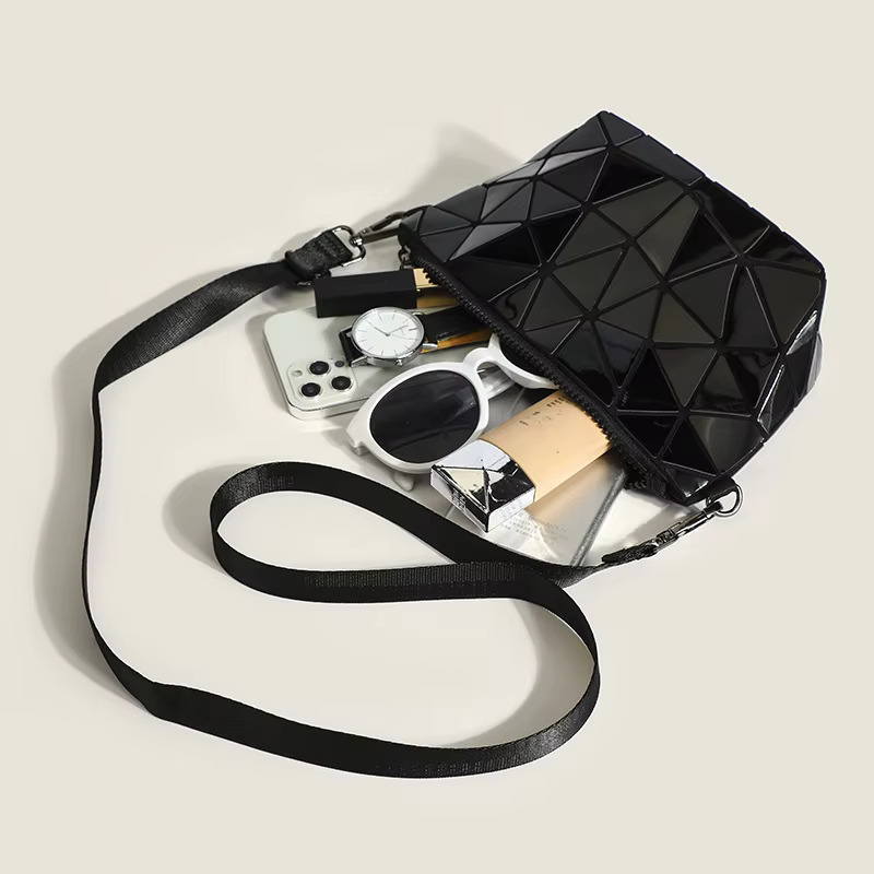 Summer New Niche Design Geometric Luminous Small Chain Single Shoulder Crossbody Dumpg Bag, Mini Bag Hand Bags PVC Casual