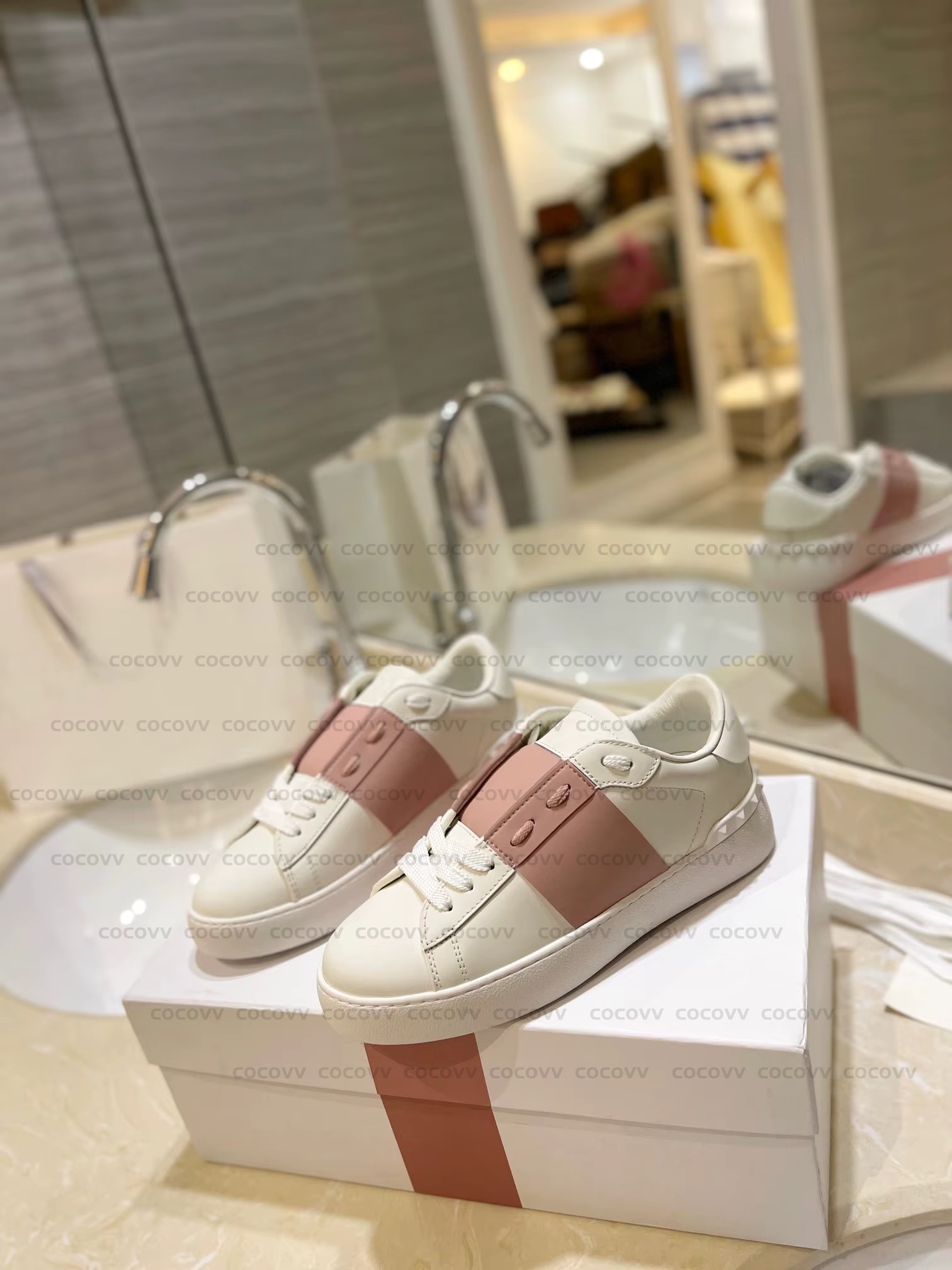 Designer Sneakers Mens Womens Flat Riveted Sneakers Luxury Leather Spliced Sports Shoes Vintage Casual Shoes Low Top White Pink Woman Classic Fashion Tennis Shoe