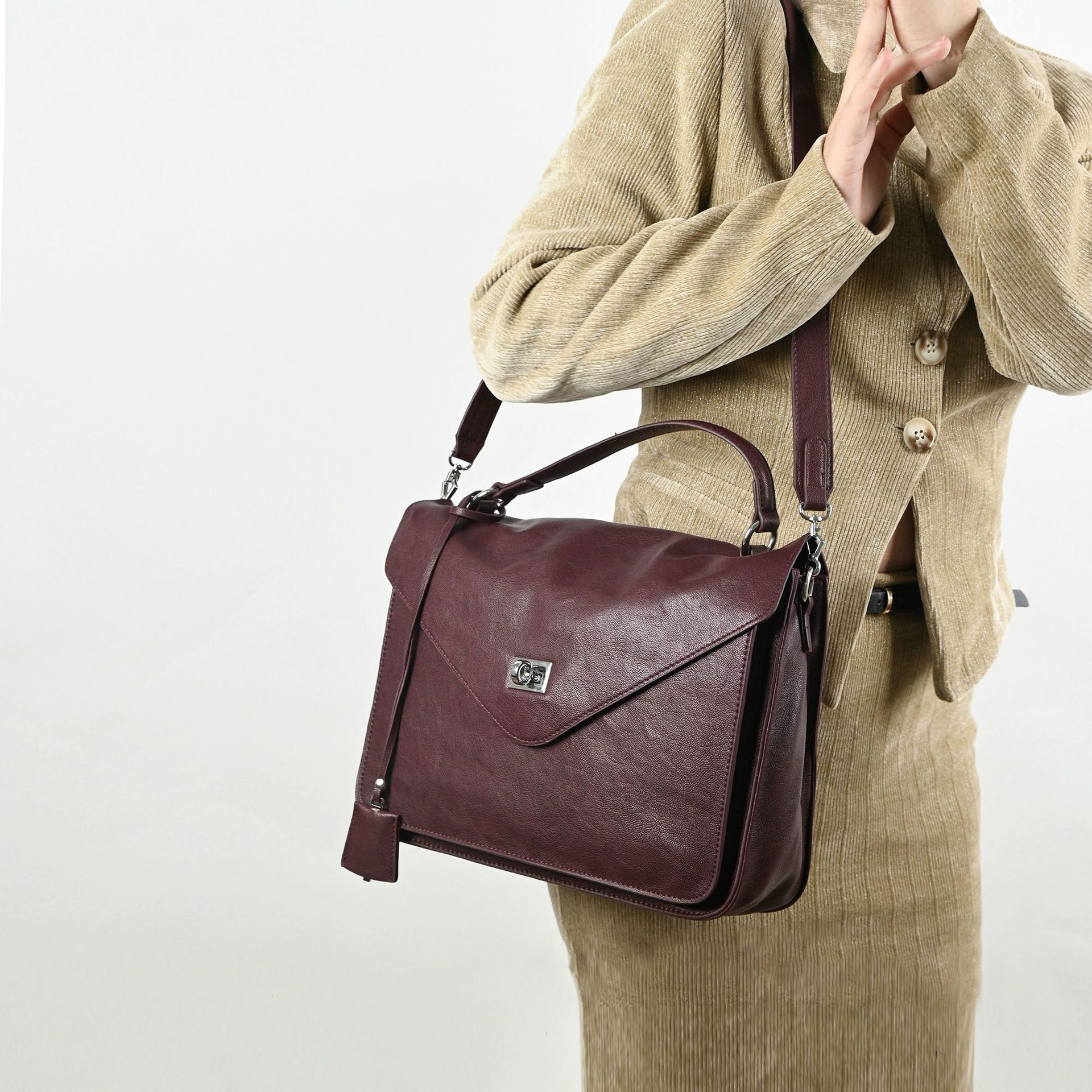 Bag 2024 Autumn New Soft Leather Large Capacity Postman Bag For Women's Fashion Single Shoulder Crossbody Commuter Handbag