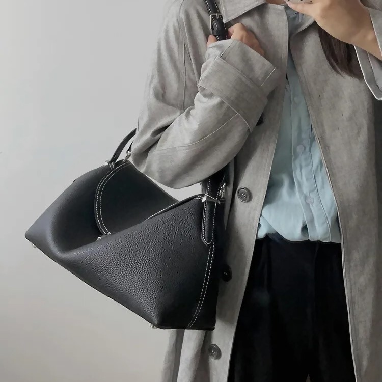Bag Small Niche T-Shaped Buckle Large Capacity Single Shoulder Crossbody Versatile Commuting Handbag Armpit Tote Bag For Women