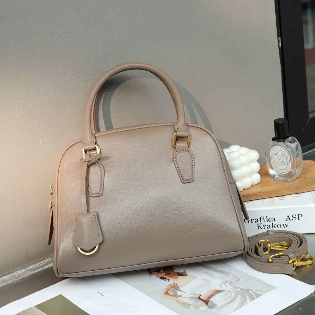 Bag Head Layer Cowhide Minimalist Boston Bowling High-End Leather Women's Bag Large Capacity Handbag 2024 New Pillow