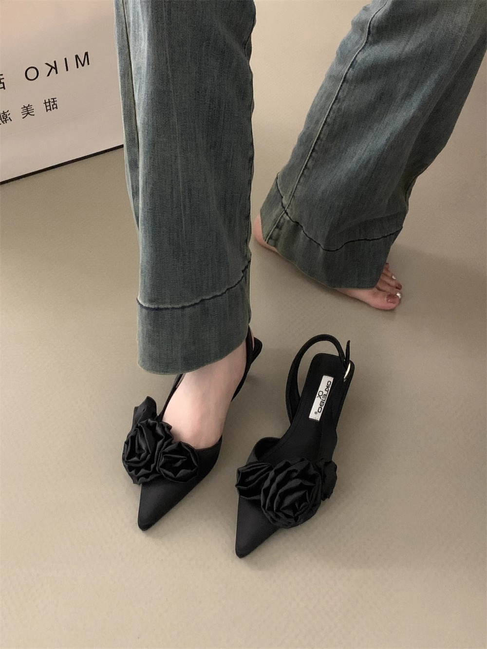 2025 new spring and summer pointy flower sandal Bao head fairy shoes socialite party shoes