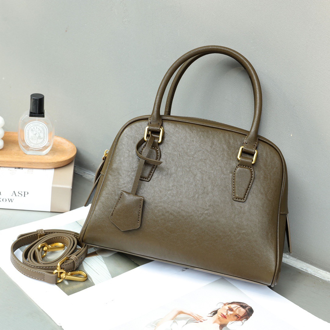 Bag Head Layer Cowhide Minimalist Boston Bowling High-End Leather Women's Bag Large Capacity Handbag 2024 New Pillow