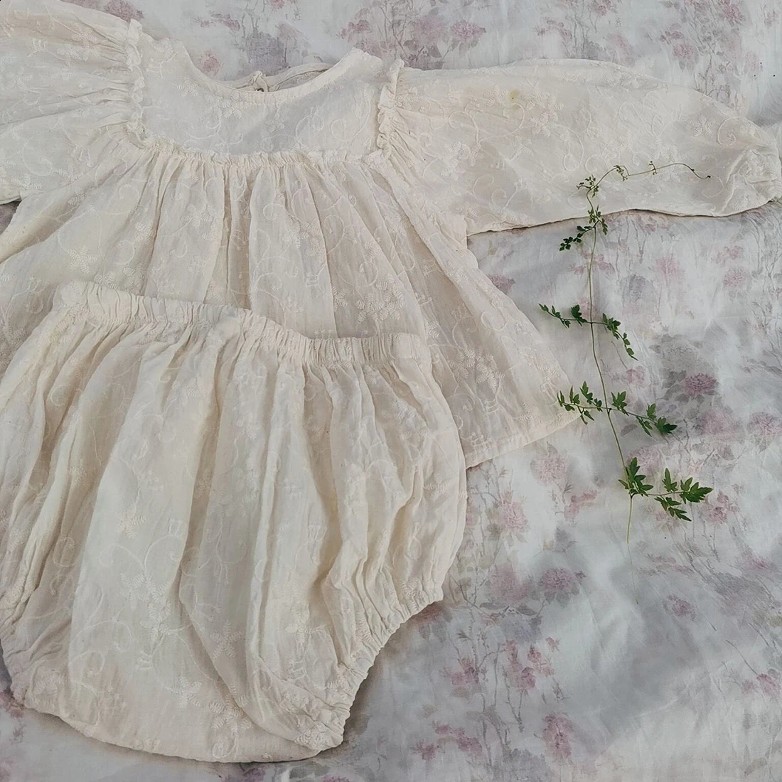 Adorable Bubble Sleeve Toddler Girls Blouse Bloomer Set Vintage Floral Lace Princess Costume Fall Baby Girls Outfits 250206