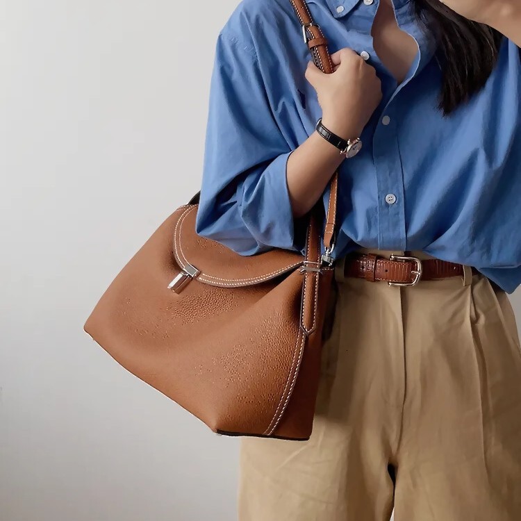 Bag Small Niche T-Shaped Buckle Large Capacity Single Shoulder Crossbody Versatile Commuting Handbag Armpit Tote Bag For Women