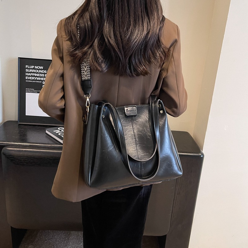 Bag Commuter Splicing Oil Leather Armpit Women's 2025 Winter Fashion Tote Large Capacity Shoulder Bag