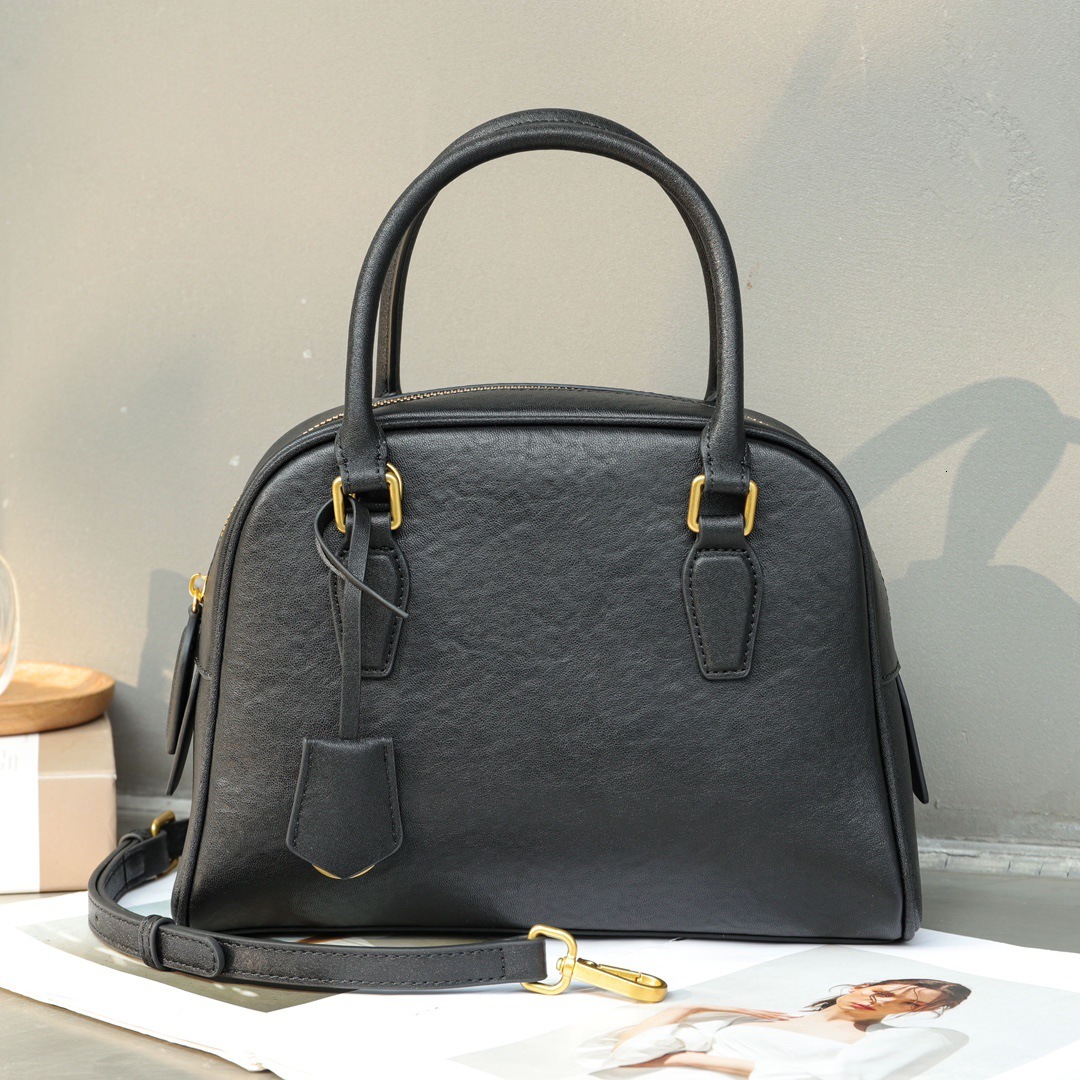 Bag Head Layer Cowhide Minimalist Boston Bowling High-End Leather Women's Bag Large Capacity Handbag 2024 New Pillow