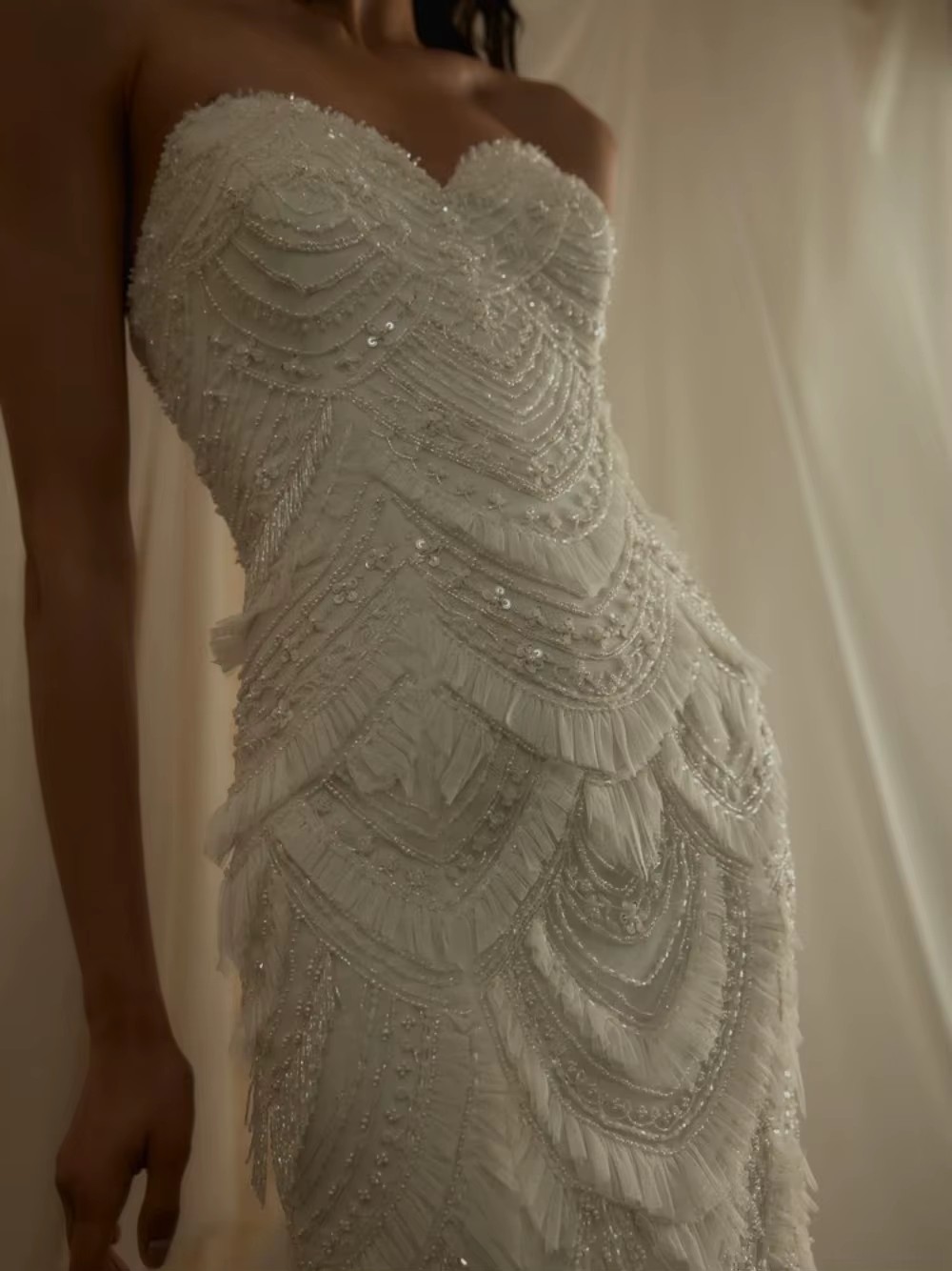 Fashion Bridal Dress Sequins Ruffles Wedding Sweetheart Neck Sleeveless Pleat Gown Sweep Train Customized Dresses Vestido De Novia