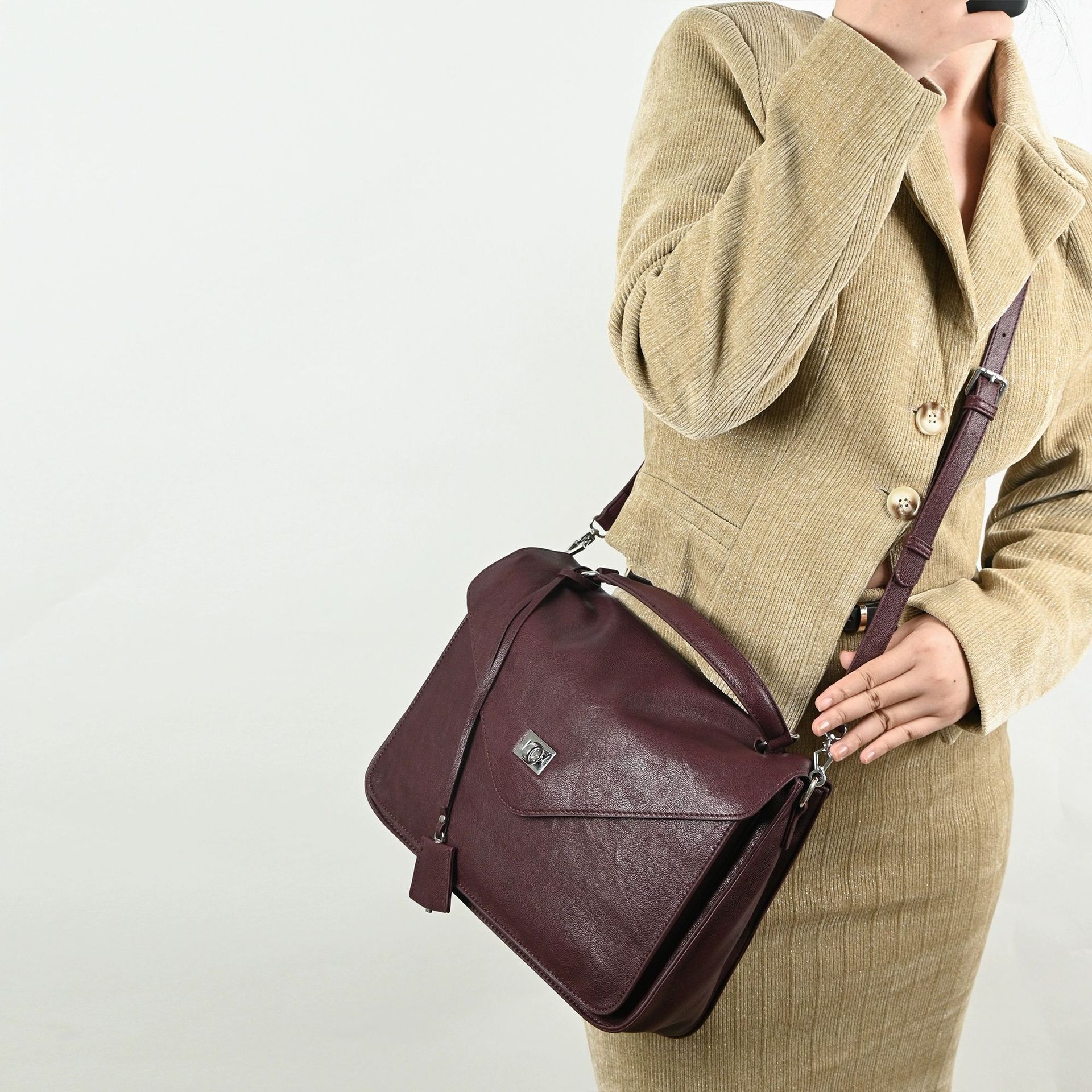 Bag 2024 Autumn New Soft Leather Large Capacity Postman Bag For Women's Fashion Single Shoulder Crossbody Commuter Handbag