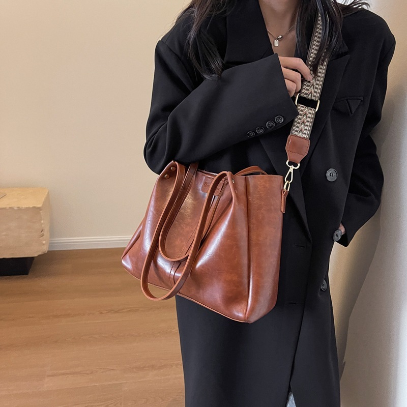 Bag Commuter Splicing Oil Leather Armpit Women's 2025 Winter Fashion Tote Large Capacity Shoulder Bag
