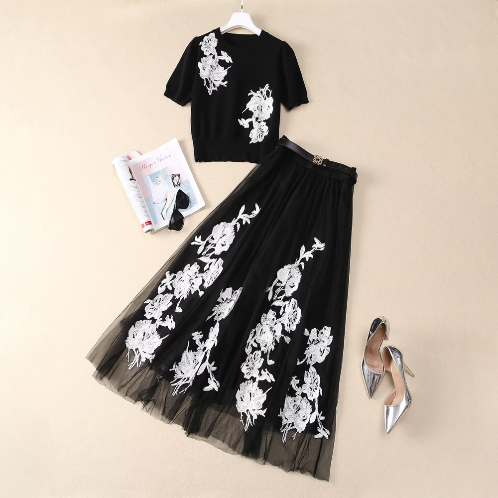 OC4135N8 Summer and Spring Daily Commuting Wool Knitted Sweater Round Neck Short Sleeve + Multicolored Mesh Embroidered Pattern Half Skirt Set Two Pie