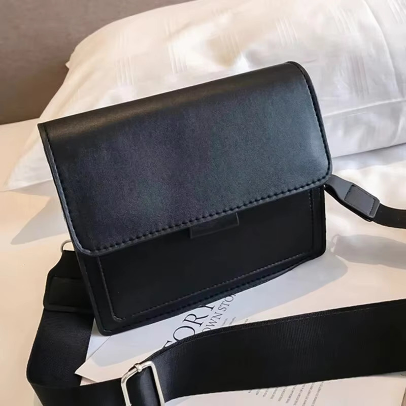 Classic Designer PU Leather Crossbody For Women Travel Handle Handbag Fashion Shoulder Messenger Ladies Small Flap Bag PU Cartoon
