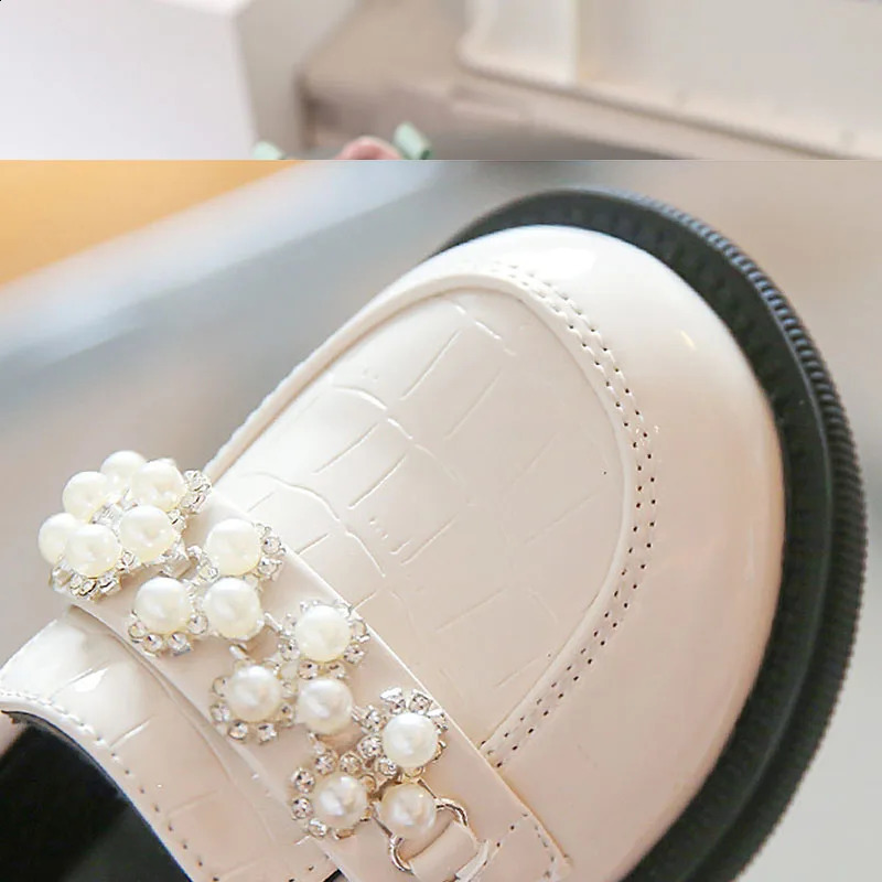 Spring and Autumn Childrens Leather Shoes Korean Fashion Kids Pearl Princess Shoes Girl Soft Sole School Casual Leather Shoes 250121a